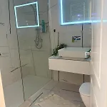 Lamar Parlament De Luxe Apartmán *