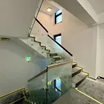 Lamar Parlament De Luxe Apartmán *