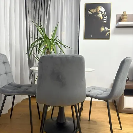 Lamar Parlament De Luxe * بوخارست