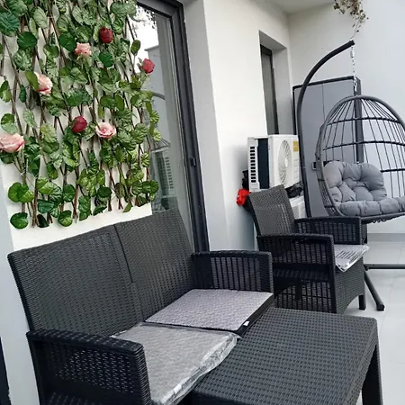 Lamar Parlament De Luxe * 布加勒斯特