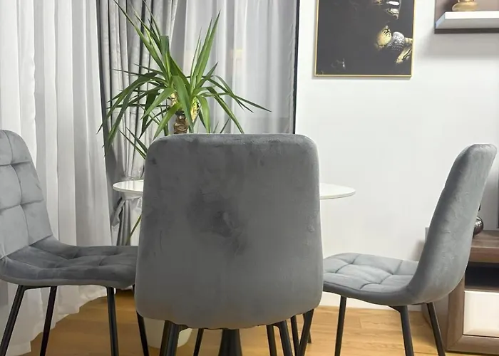 Lamar Parlament De Luxe * بوخارست